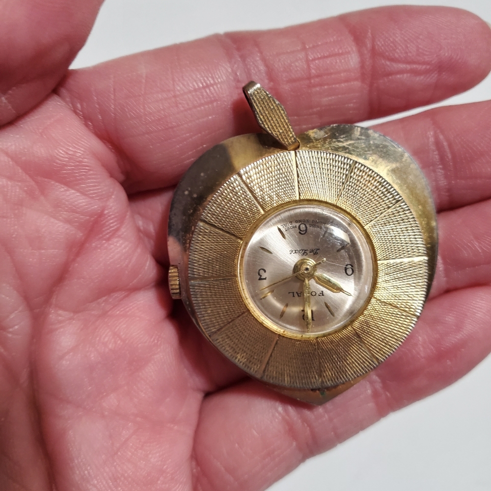 Vintage Focal Deluxe Pendant Watch